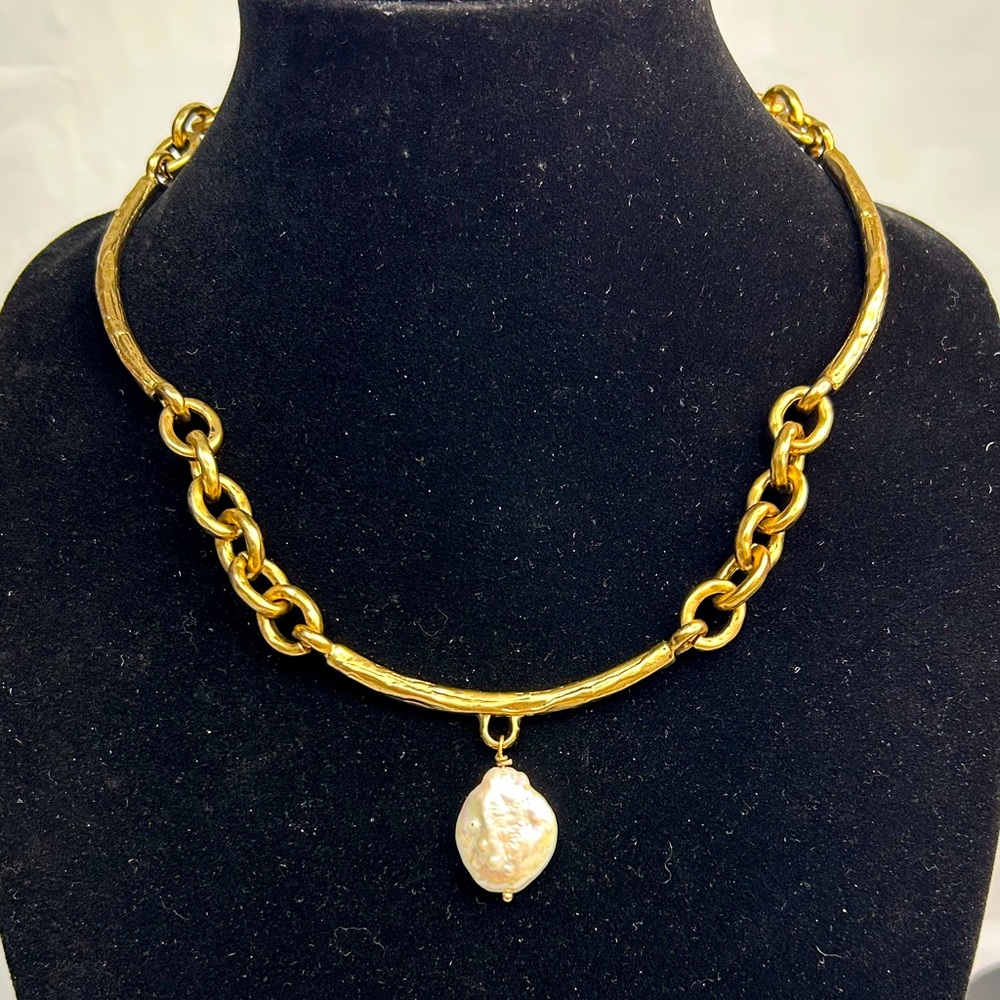 Whitehouse Black Market Fresh Water Pearl Pendant Gold Tone Necklace